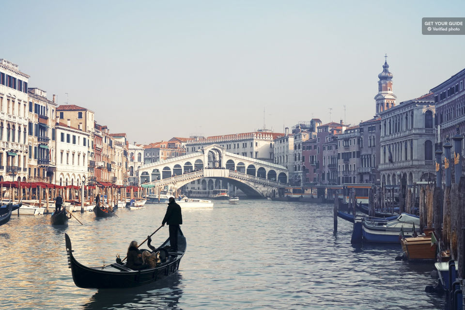 Venice: 1.5-Hour Authentic Gondola Rowing Lesson
